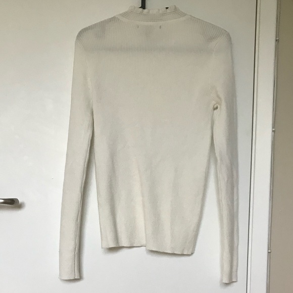 Forever 21 white mock-neck sweater - Picture 4 of 4